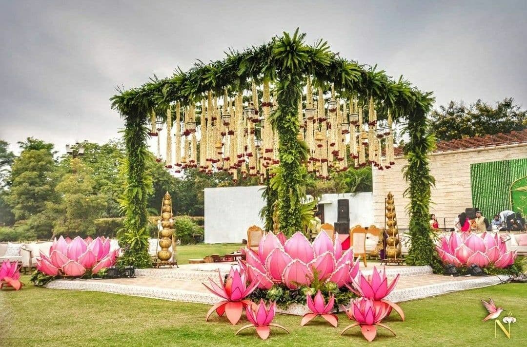 Floral decoration setup